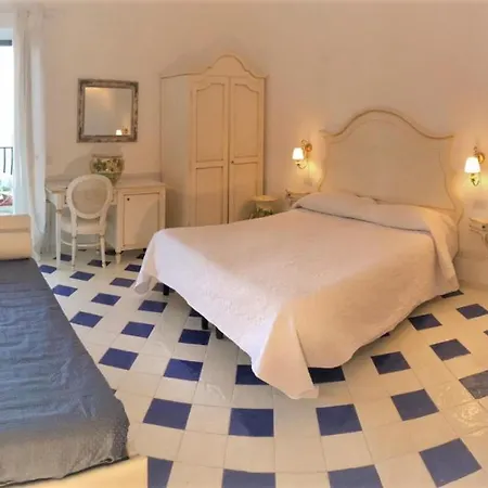 Maria Luisa Hotel